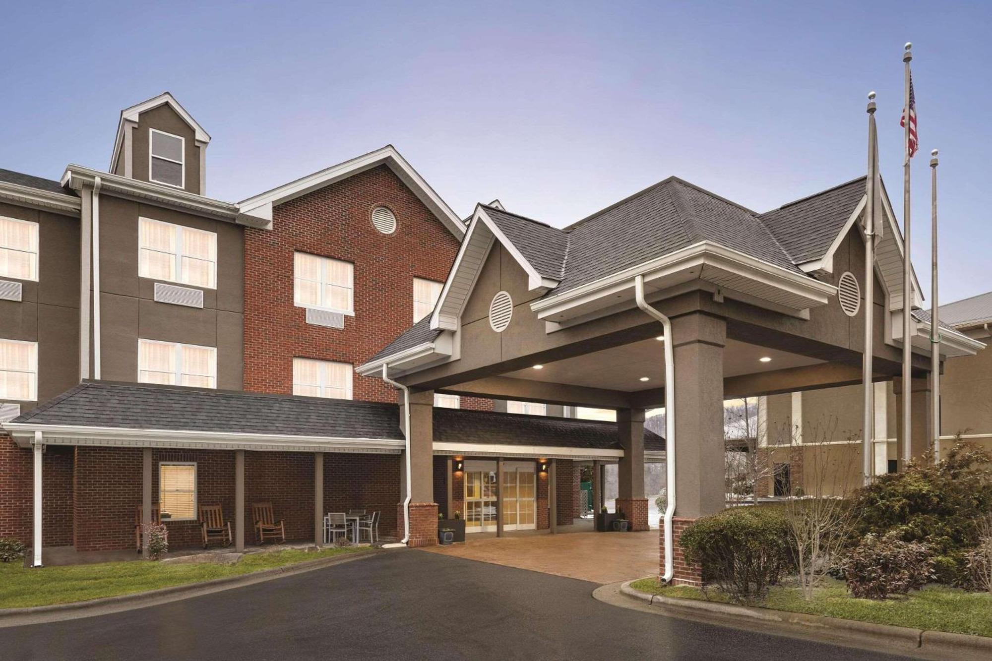 Country Inn & Suites By Radisson, Boone, Nc Exterior photo